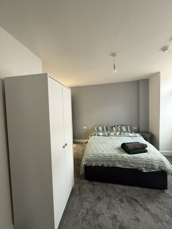 2 bed flat to rentHull HU1 photo 2