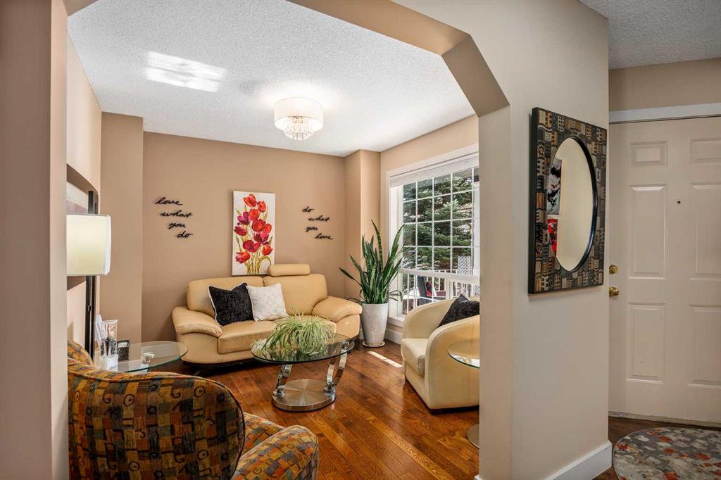 Additional image 4 of 15 Valley Brook Circle NW, Calgary, AB, T5J 1R3