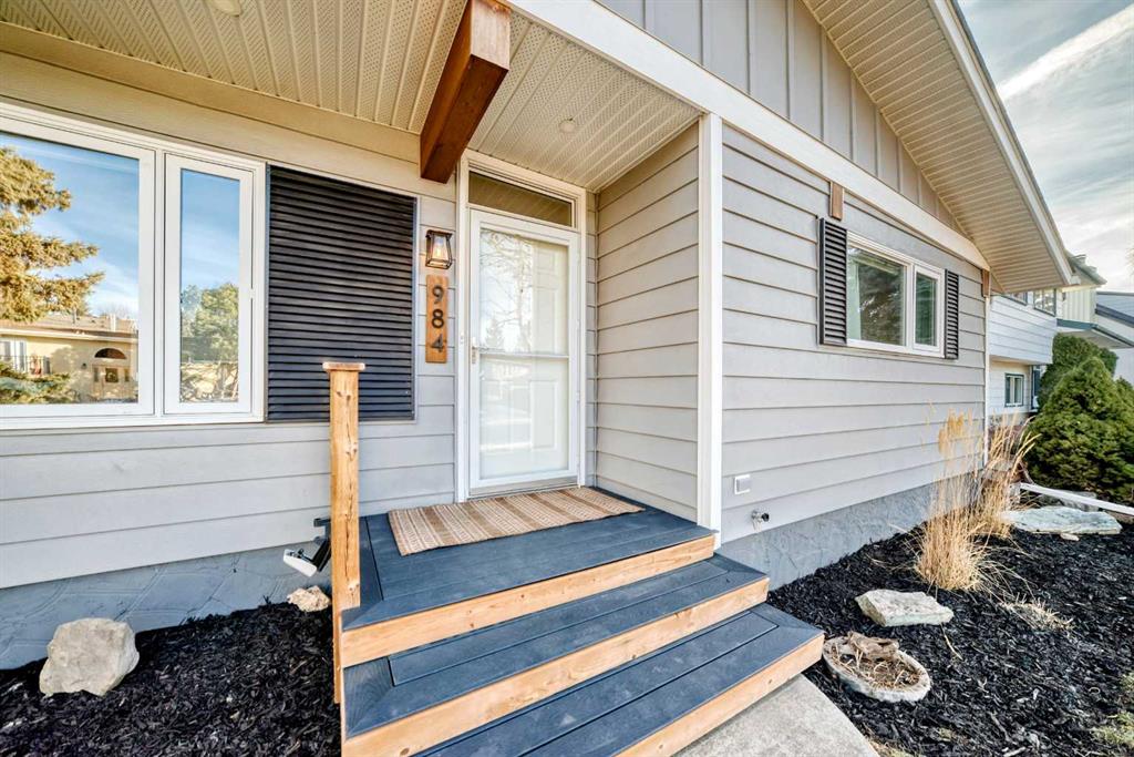 Additional image 3 of 984 Canaveral Crescent SW, Calgary, AB, T2W 1N5