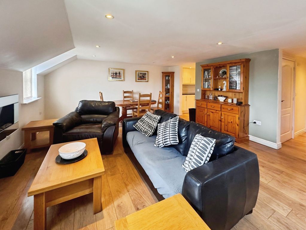 2 bed flat to rentLlanishen, Chepstow NP16 photo 3