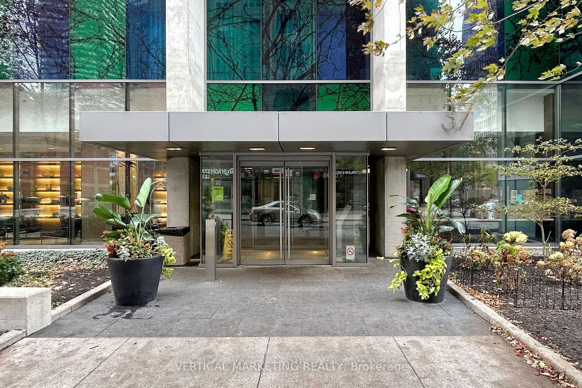 2010-37 Grosvenor Street, Toronto, ON, M4Y 3G5