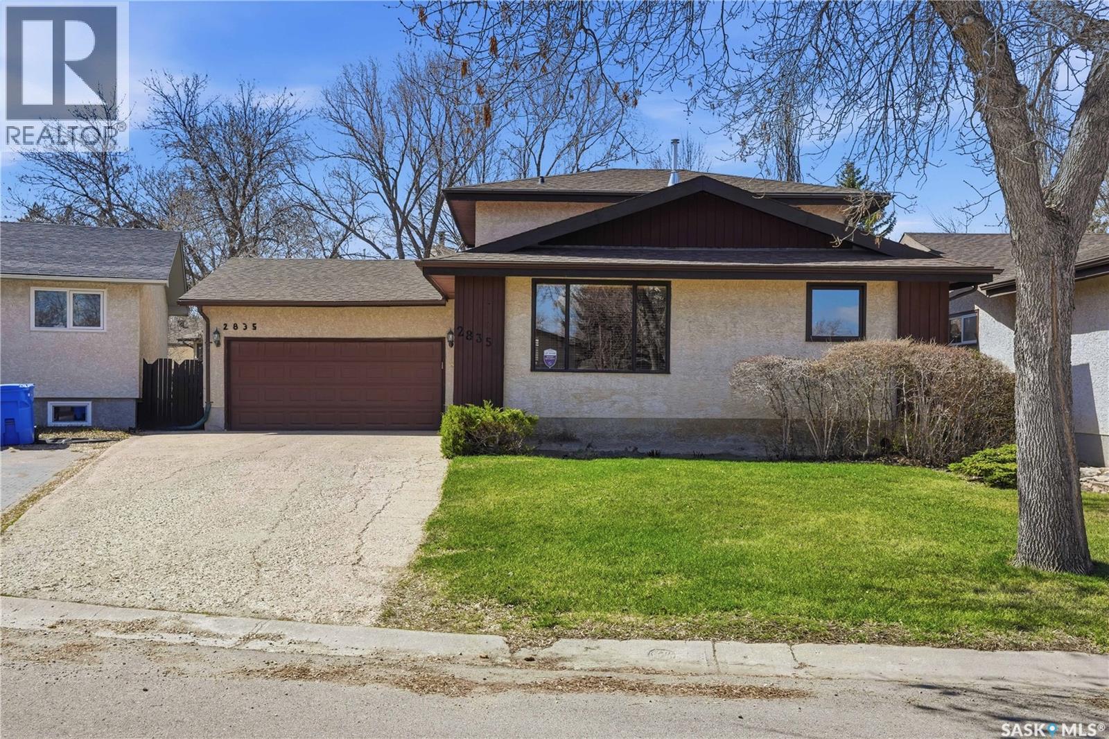 2835 More Crescent E, Regina, SK, S4V0T4 photo 2
