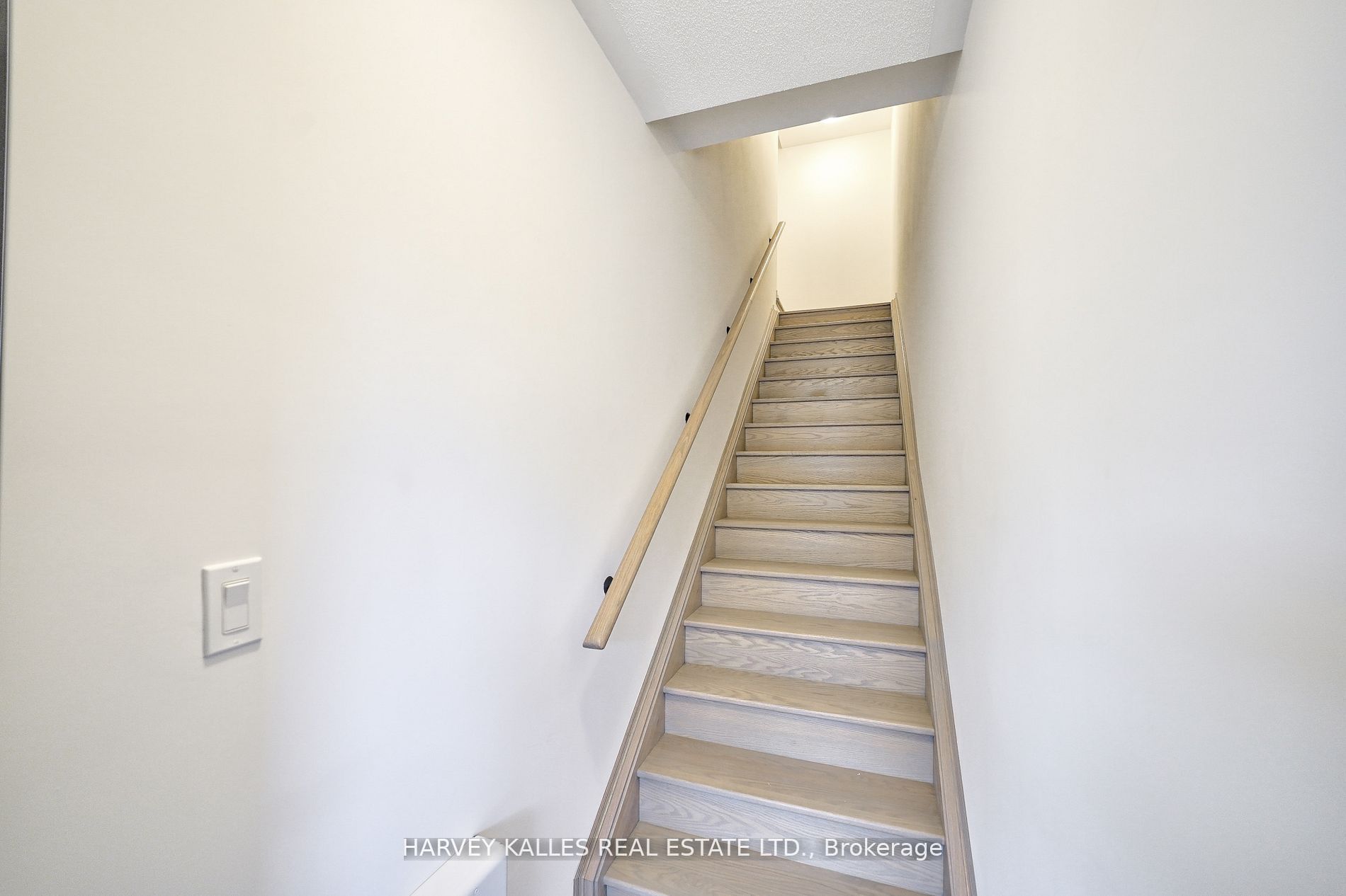Additional image 2 of 21-17 Lytham Green Circle, Newmarket, ON, L3Y 0H4