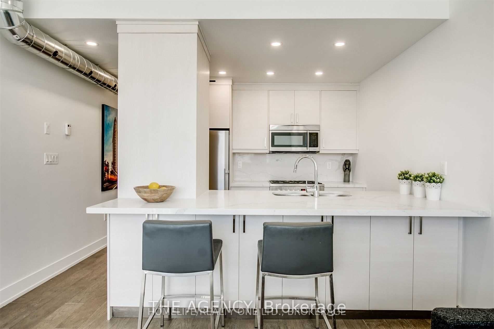 Additional image 3 of 303 Gilmour Avenue, Toronto, ON, M6S 3B6