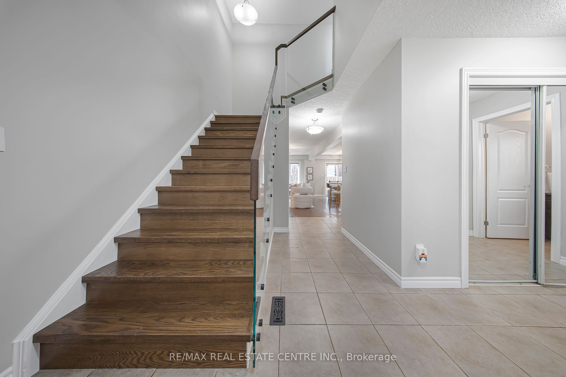 Additional image 4 of 864 Frontenac Crescent, Woodstock, ON, N4V 0A8