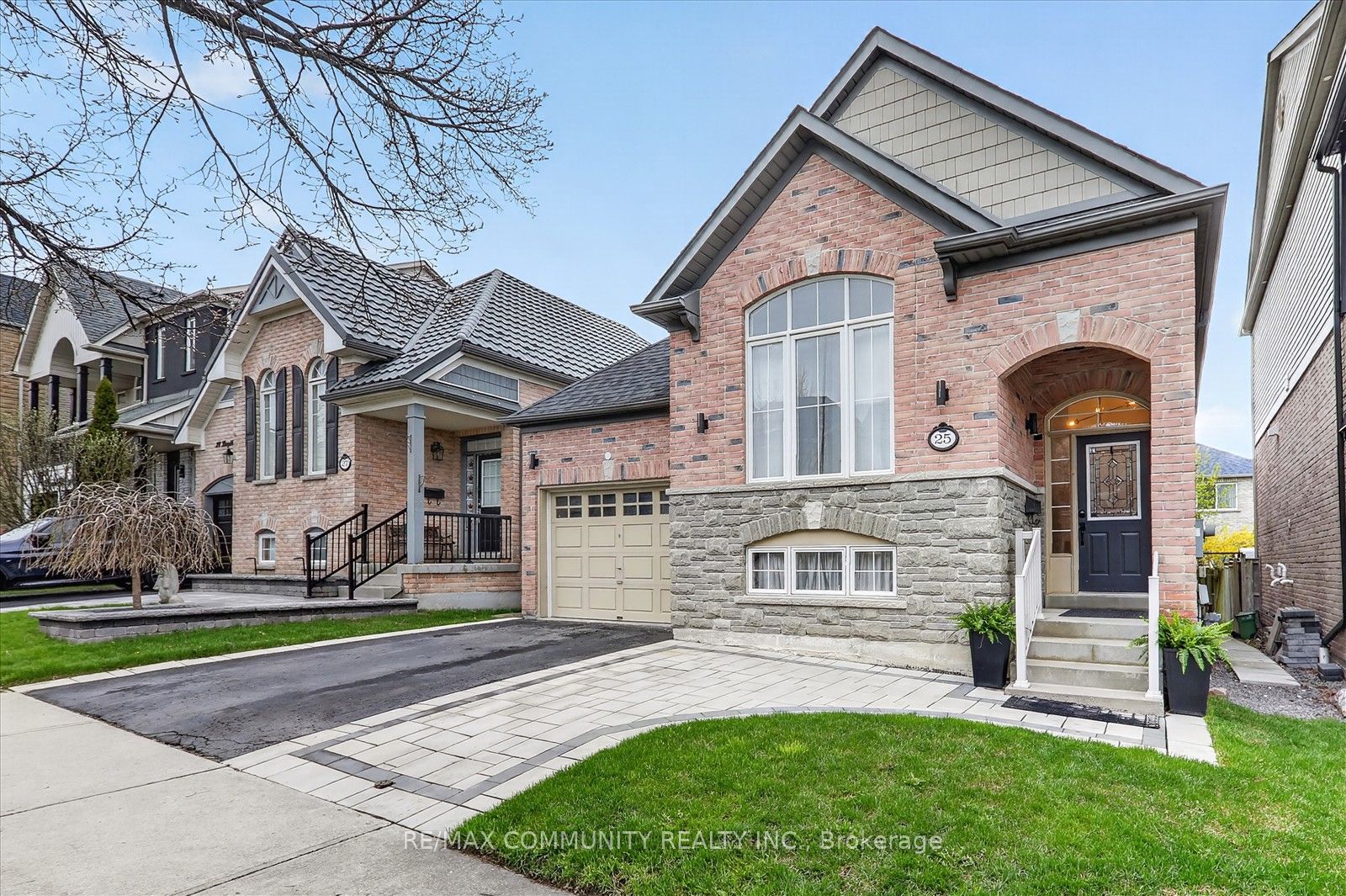 Additional image 4 of 25 Loughlin Hill Crescent E, Ajax, ON, L1Z 1P8