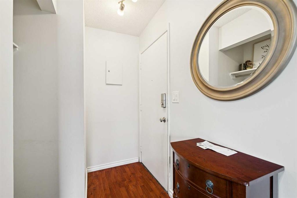 Additional image 2 of 101-2508 17 Street SW, Calgary, AB, T2T4M8