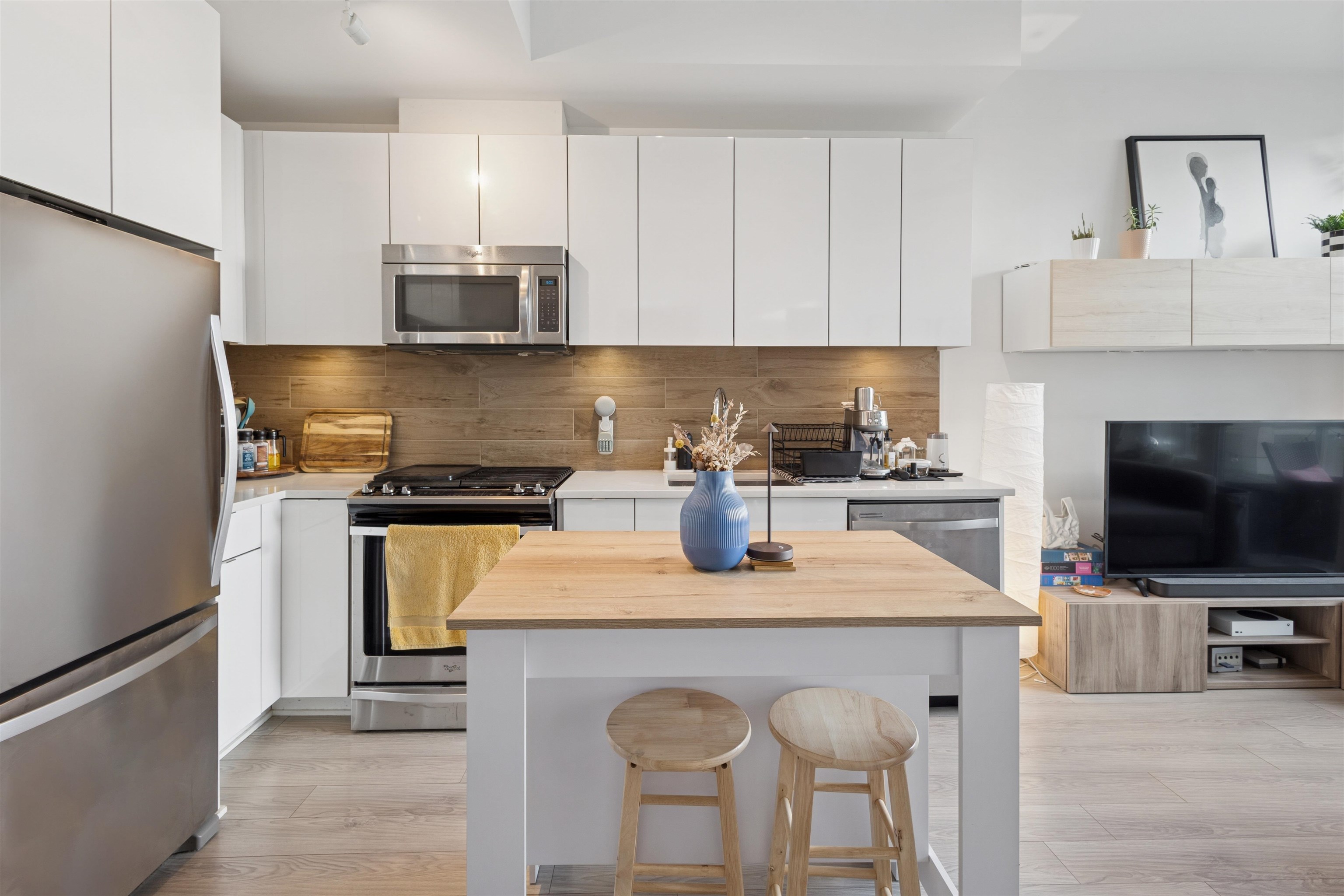 208-200 Nelson's Crescent, New Westminster, BC, V3L 0H4