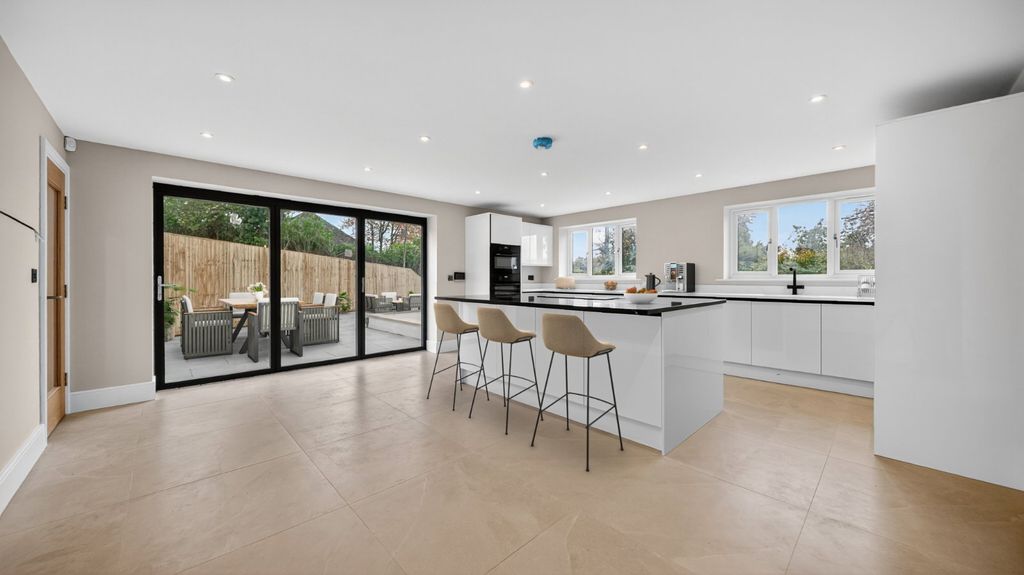Additional image 4 of 5 bed detached house to rentLeeds Road, Bramhope, Leeds, West Yorkshire LS16