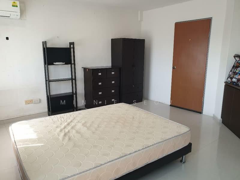 1 Queensway photo 2