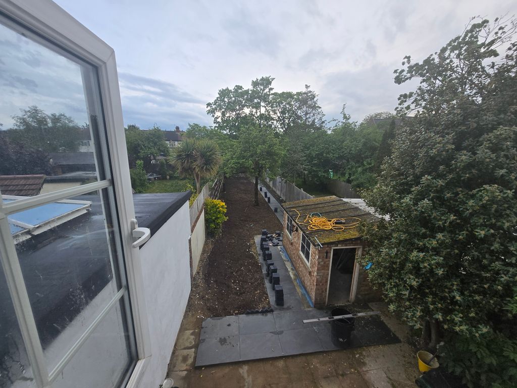 Additional image 10 of 3 bed terraced house to rentColwood Gardens, Colliers Wood SW19