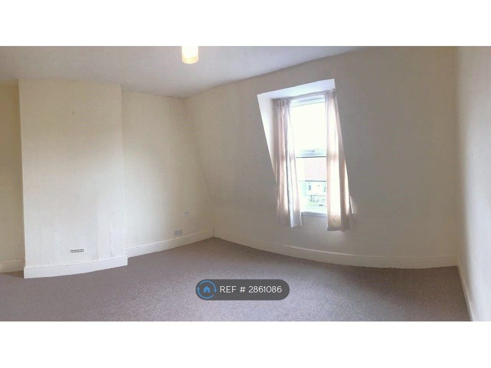 3 bed flat to rentMontpellier Park, Llandrindod Wells LD1 photo 3