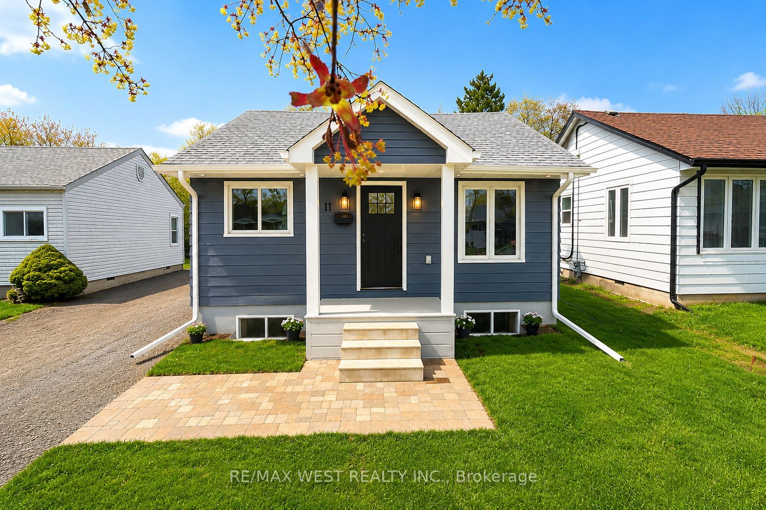 11 Pine Street, Ajax, ON, L1S 1X8