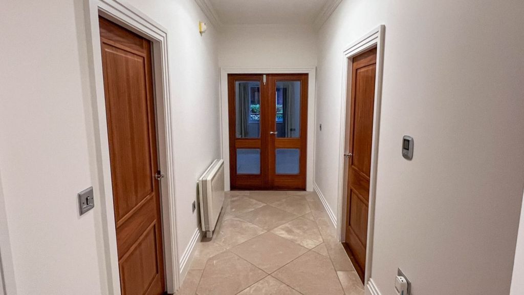 Additional image 6 of 2 bed flat to rentApt. 7 The Pavilions, Fairway Drive, Ramsey IM8