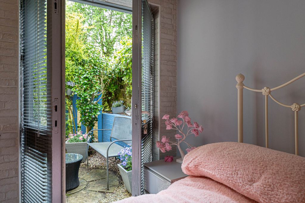 Additional image 11 of 2 bed flat for saleMarket Cross Mews, South Street, Houston PA6