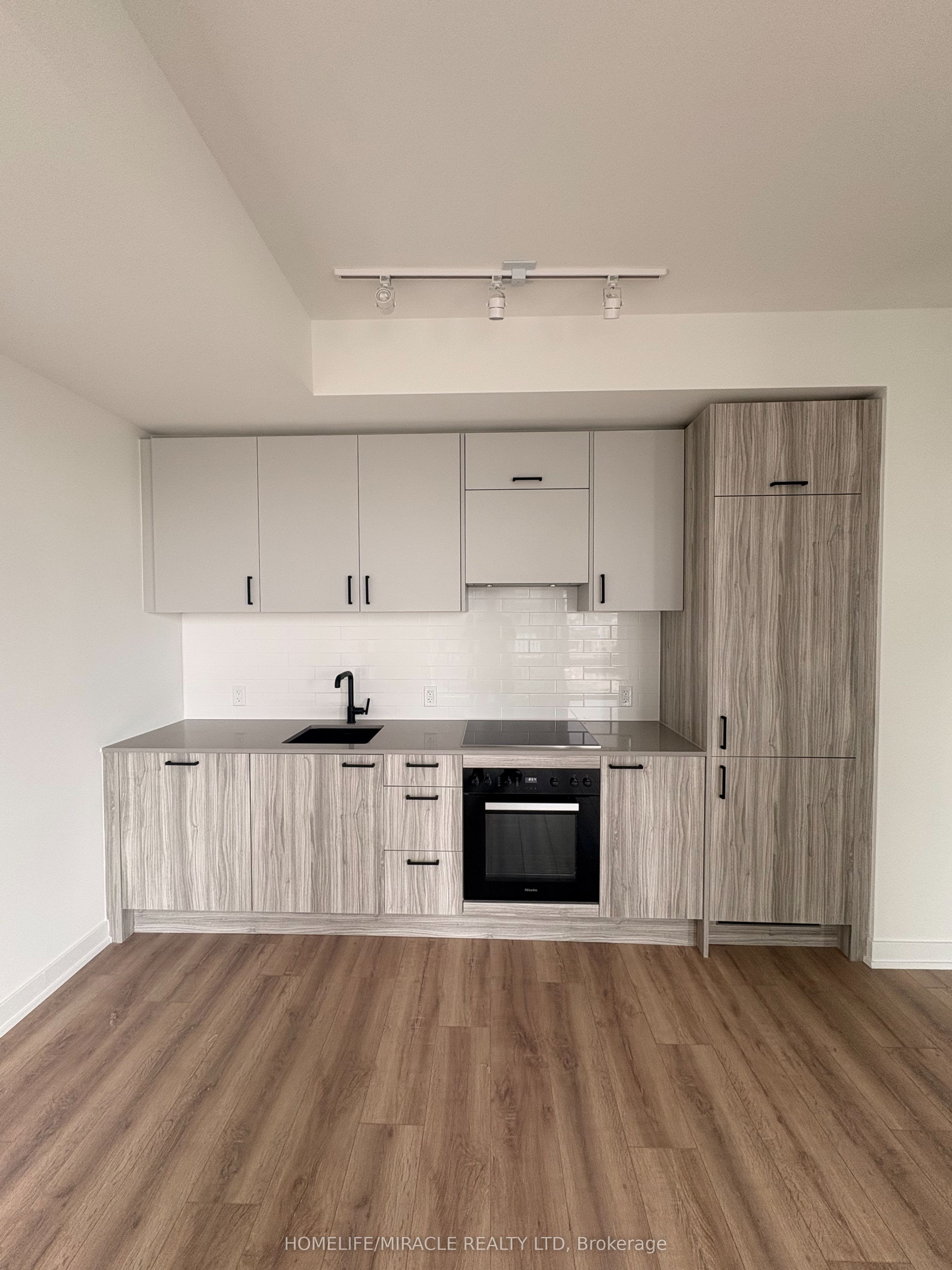 Additional image 4 of 810-1 Quarrington Lane, Toronto, ON, M3C 0S4