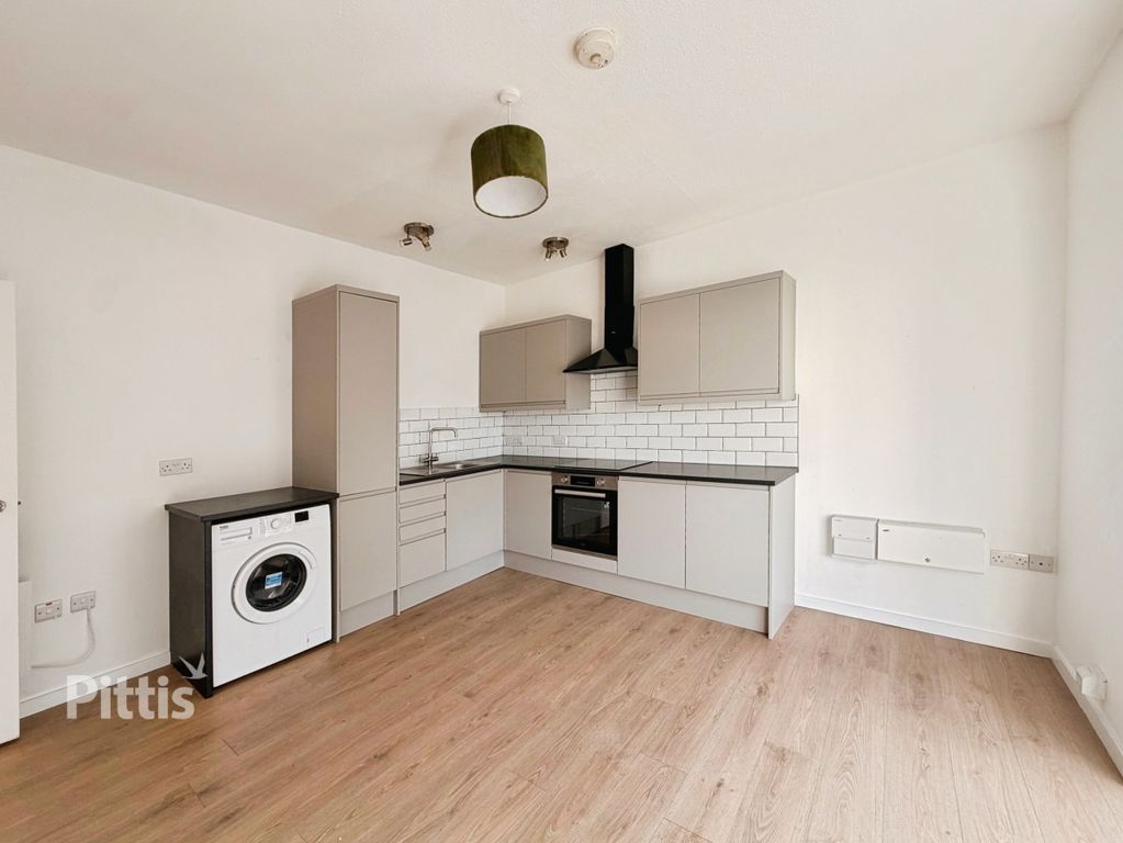 Additional image 2 of 2 bed flat to rentPyle Street, Newport PO30