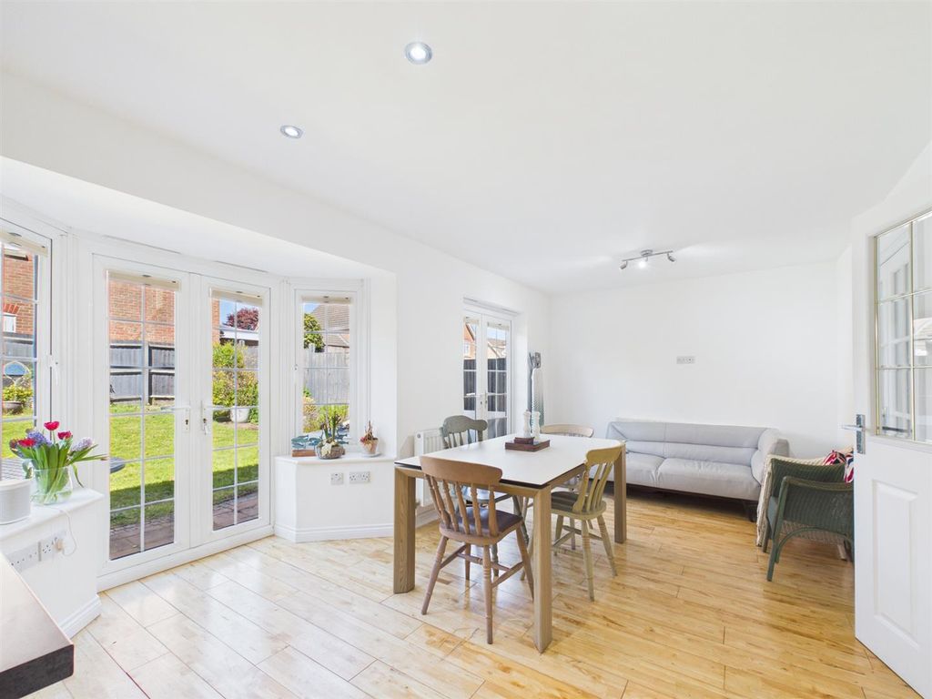 Additional image 4 of 4 bed detached house to rentHighgrove Gardens, Stamford PE9