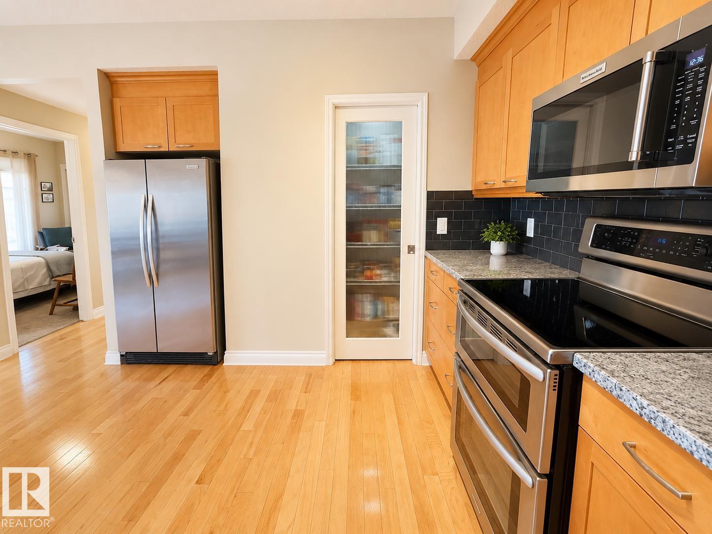 Additional image 5 of 301-9803 96a Street NW, Edmonton, AB, T6A4A5