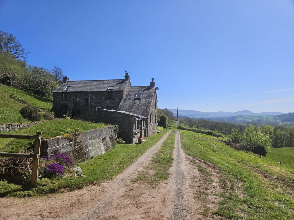 3 bed detached house to rentLlanstephan, Brecon LD3 photo 4