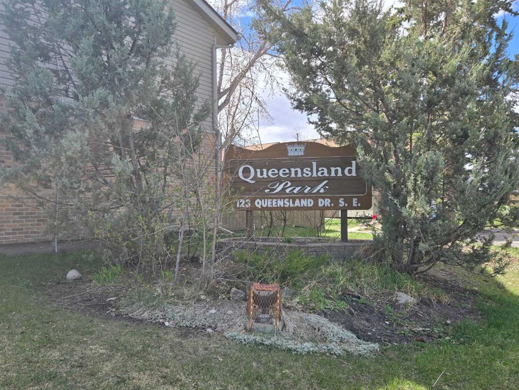 98-123 Queensland Drive SE, Calgary, AB, T2J5J4