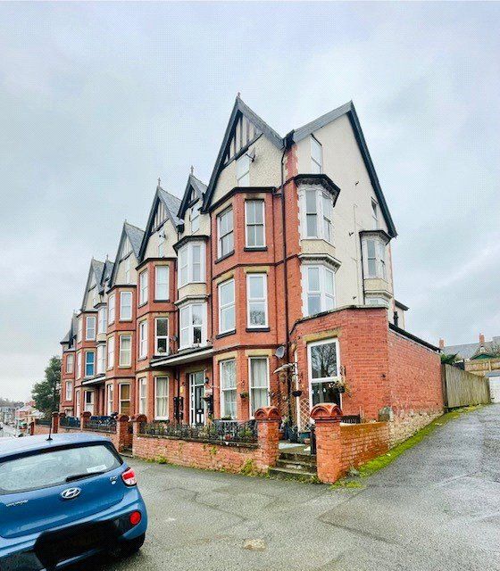 2 bed flat to rentOrielton, Temple Drive, Llandrindod Wells, Powys LD1