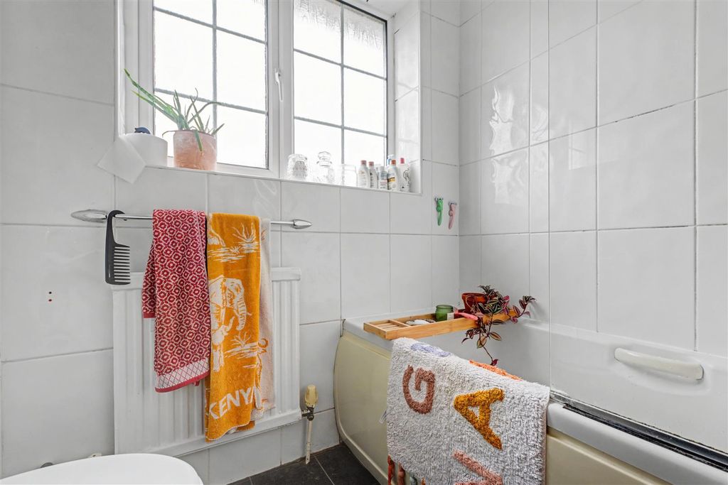 Additional image 10 of 3 bed end terrace house for saleHall Croft, Beeston, Nottingham NG9