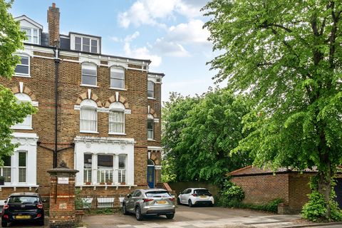 Waldegrave Park, Strawberry Hill TW1, Studio for sale