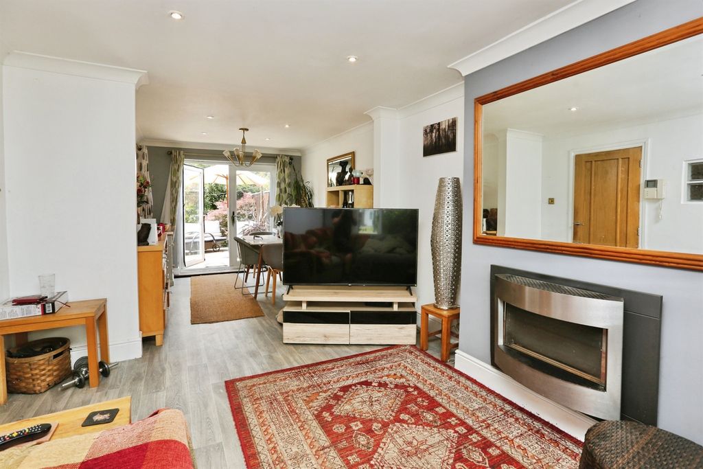 Additional image 2 of 3 bed semi-detached house for saleSpring Close, Fair Oak, Eastleigh SO50