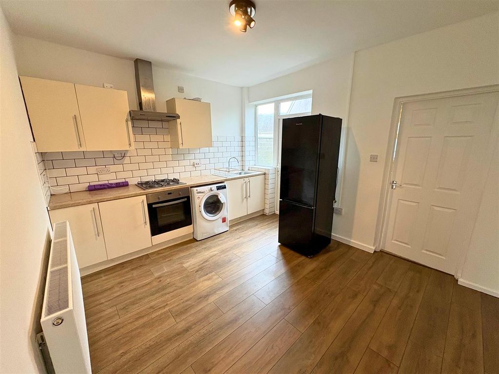 Additional image 6 of 3 bed terraced house to rentCastle Street, Maesteg CF34