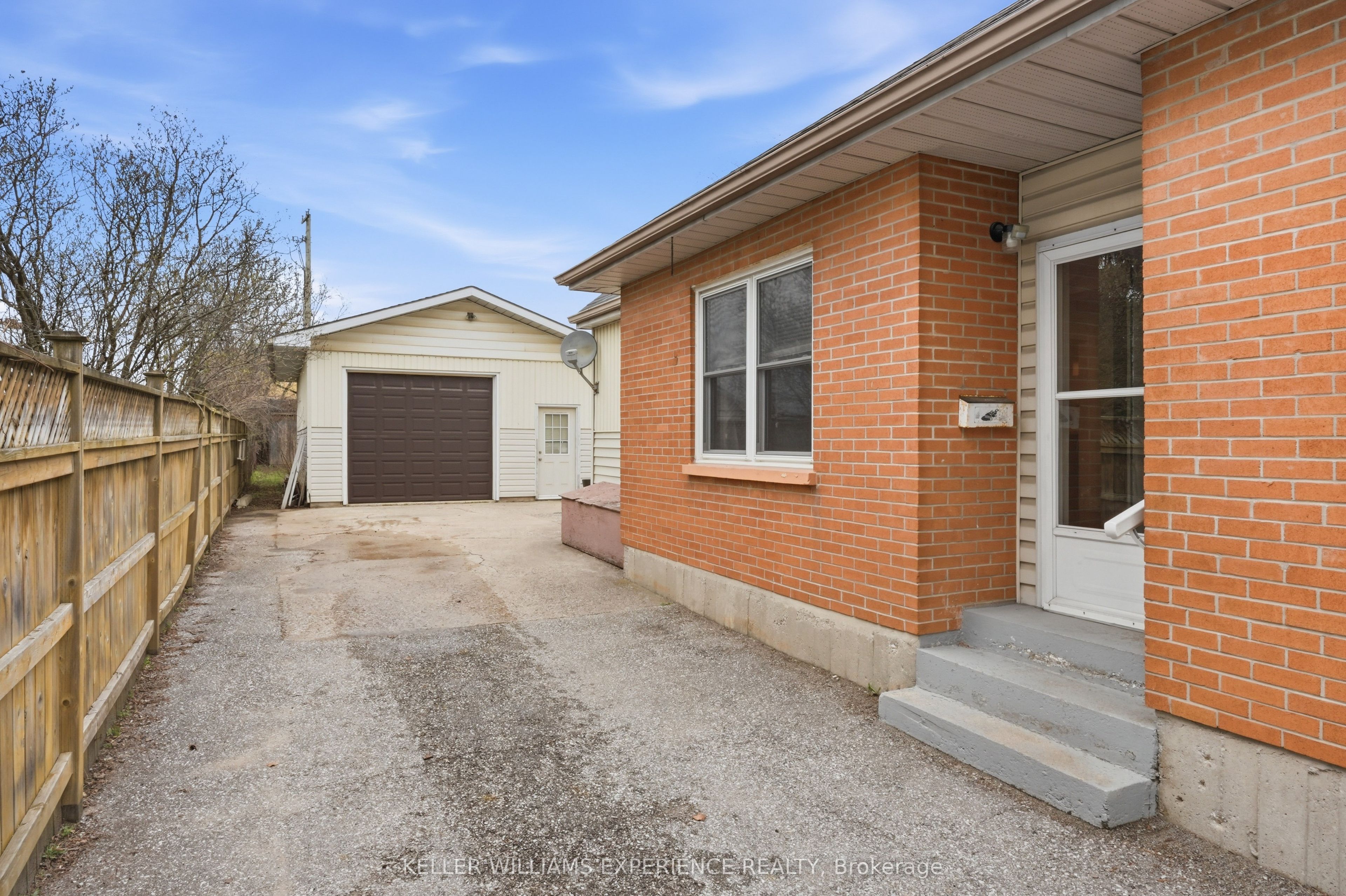 Additional image 2 of 98 Donald Street, Barrie, ON, L4N 1E3