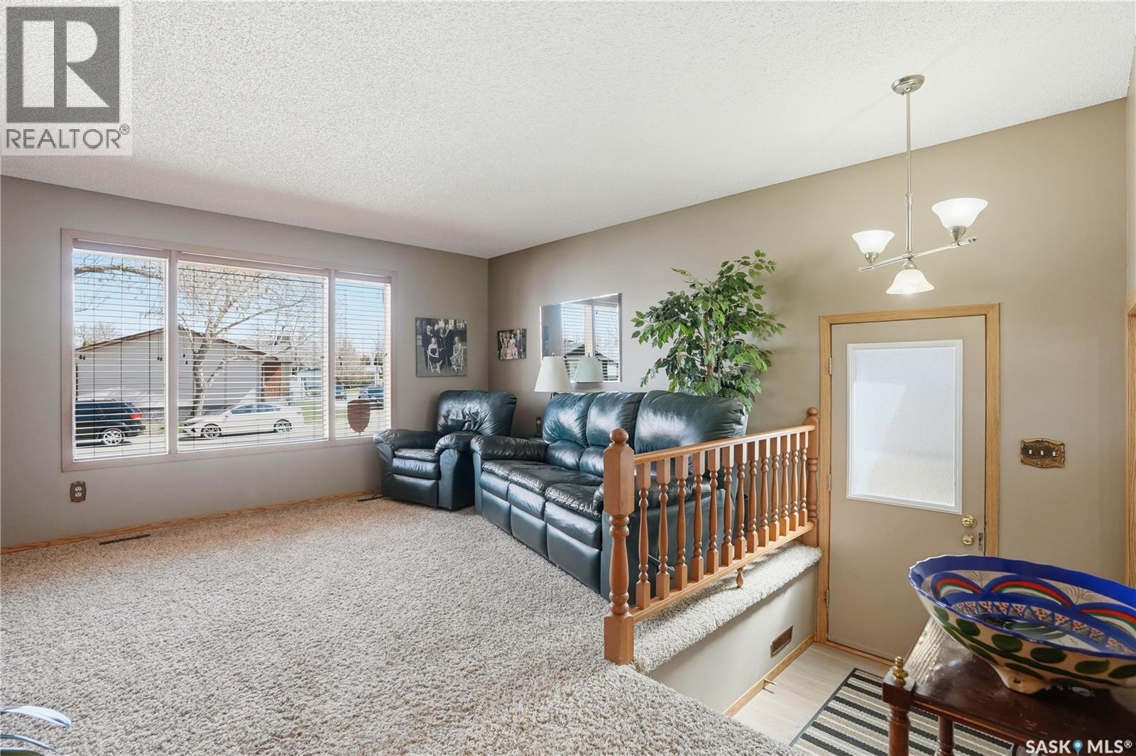2835 More Crescent E, Regina, SK, S4V0T4 photo 5