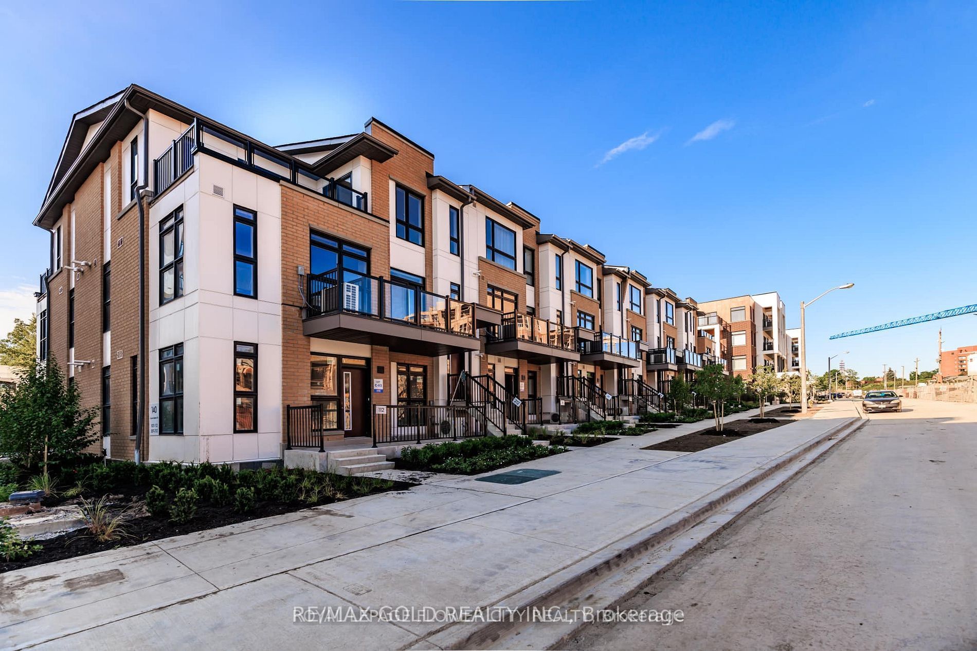 210-140 Canon Jackson Drive, Toronto, ON, M6M 0B9