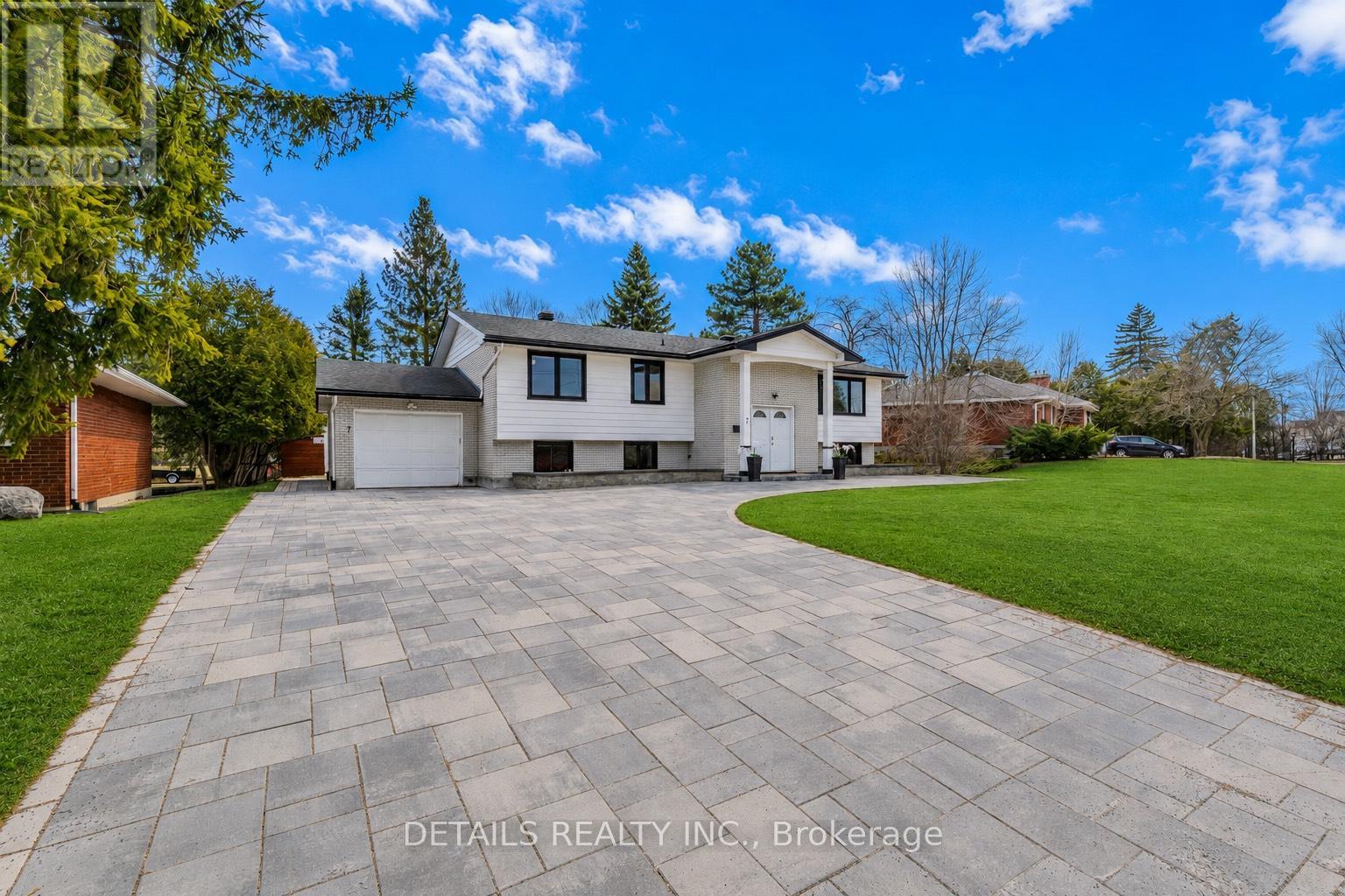 7 KERRY CRESCENT
