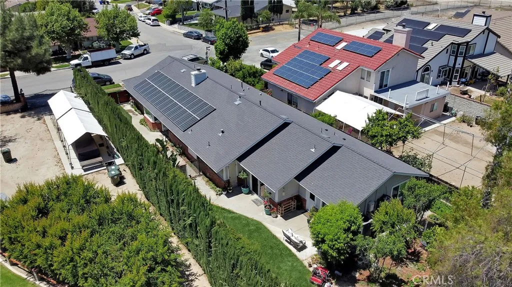 25142 Walnut St., Newhall, CA 91321
