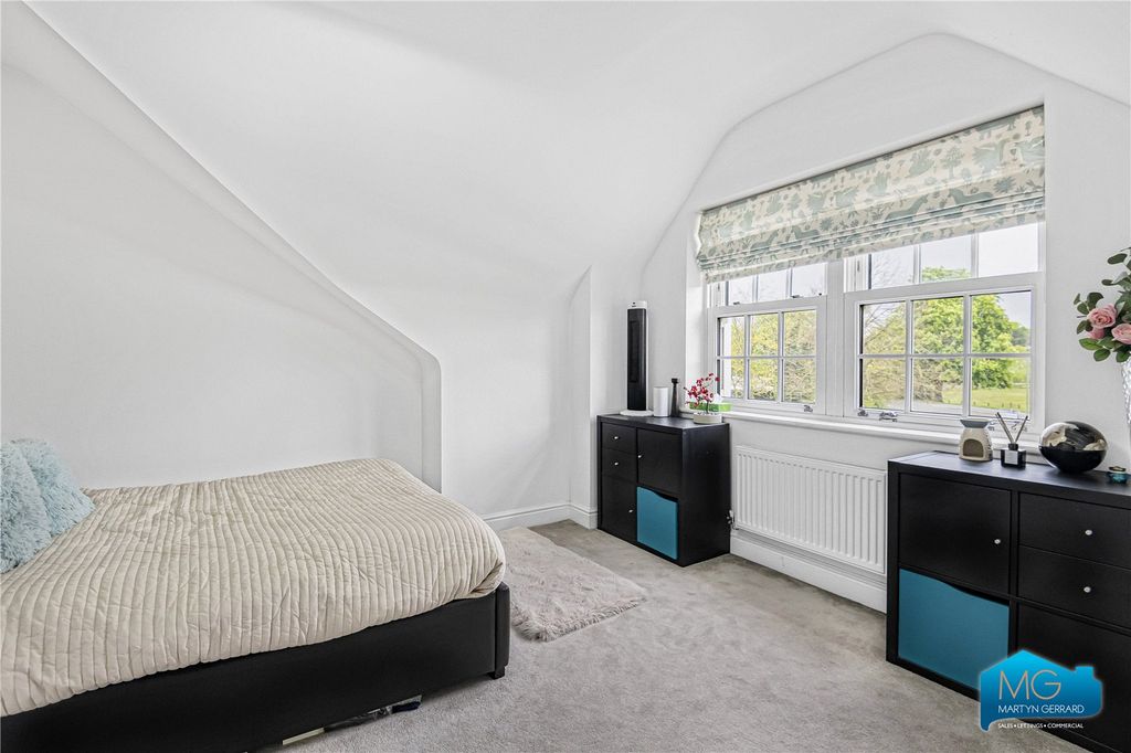 Additional image 17 of 4 bed semi-detached house to rentBunns Lane, Mill Hill, London NW7