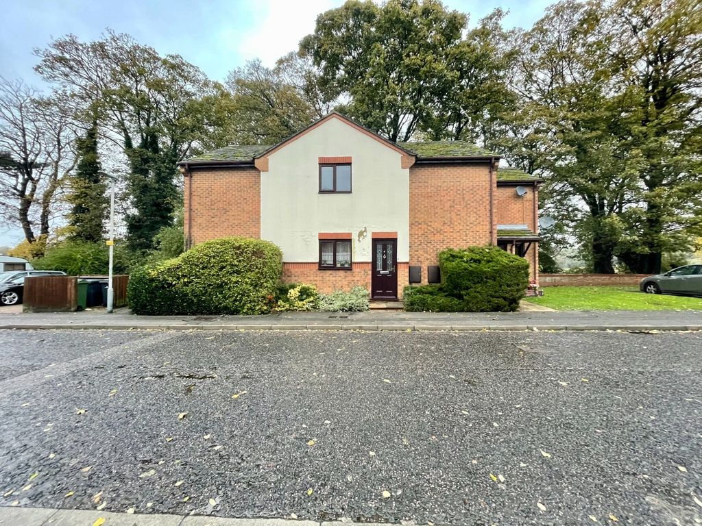 3 bed flat to rentThe Wickets, Luton, Bedfordshire LU2