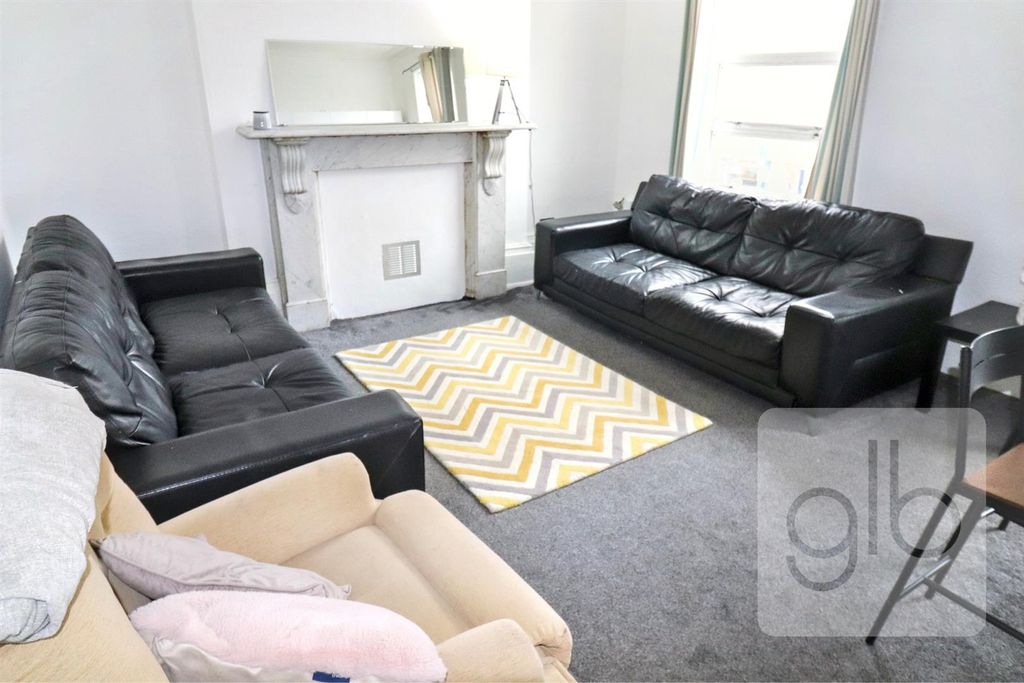 Additional image 2 of 6 bed property to rentWarwick Street, Leamington Spa CV32