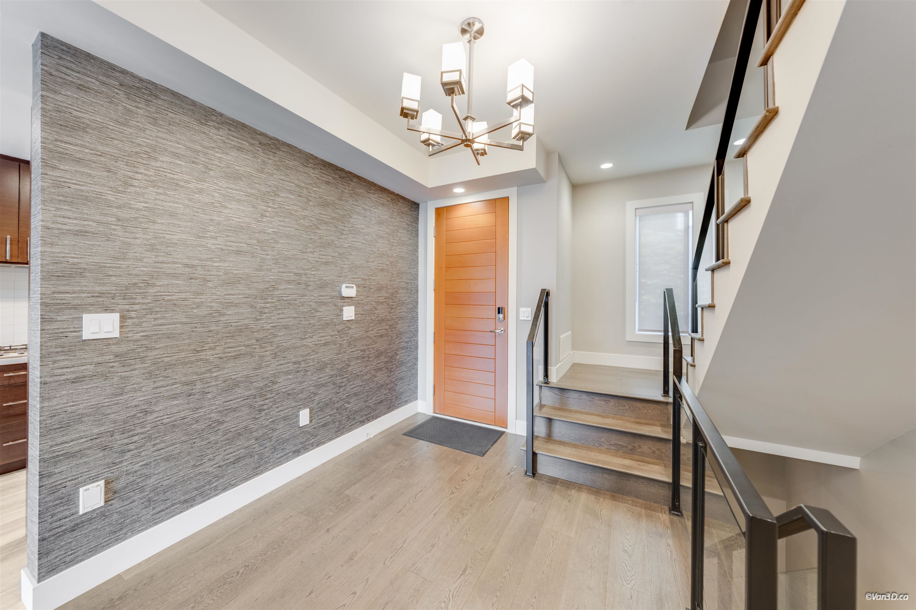 Additional image 2 of 453 13th Street, West Vancouver, BC, V7T 2N7