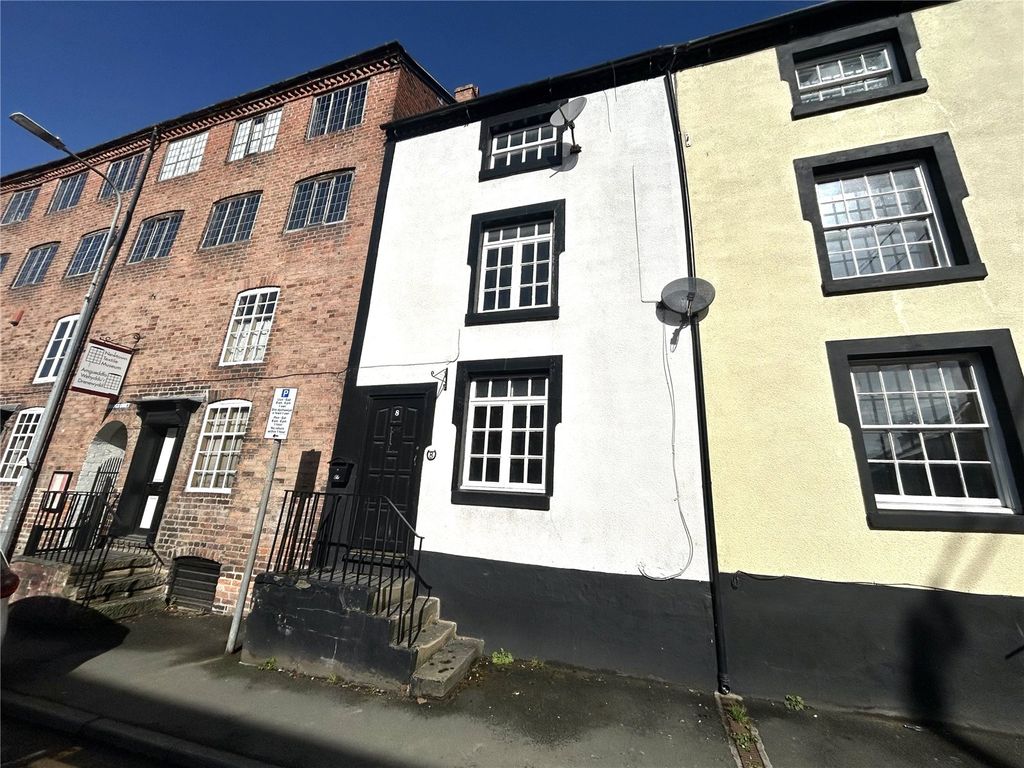 3 bed terraced house to rentCommercial Street, Newtown, Powys SY16