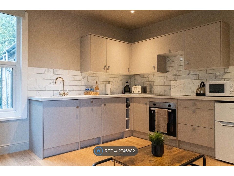 Additional image 12 of 3 bed flat to rentPriory Road, High Wycombe HP13