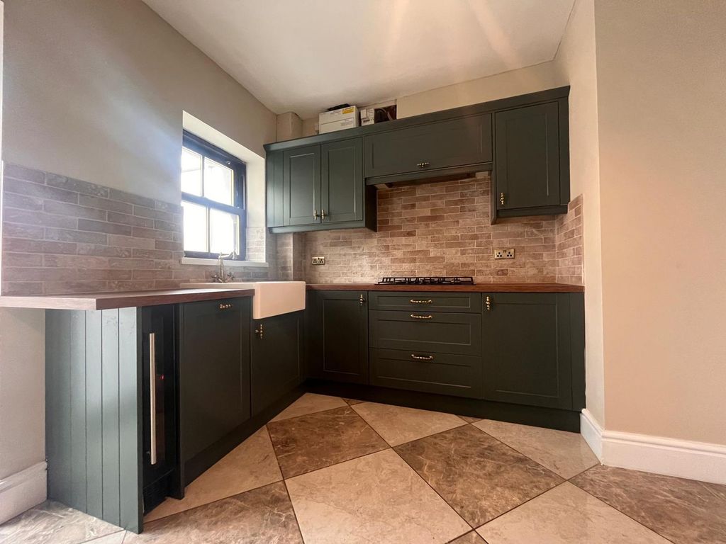 2 bed semi-detached house to rentGoldcroft Common, Caerleon NP18