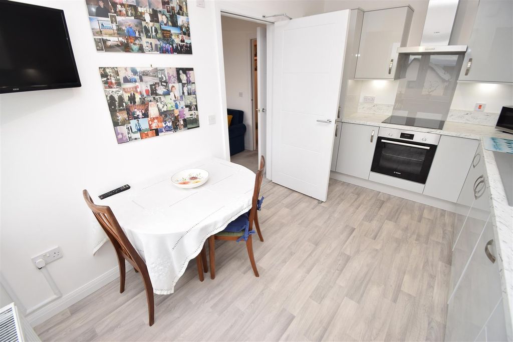 Additional image 8 of 2 bed flat for sale10 Broomhall Court, Inverness IV2