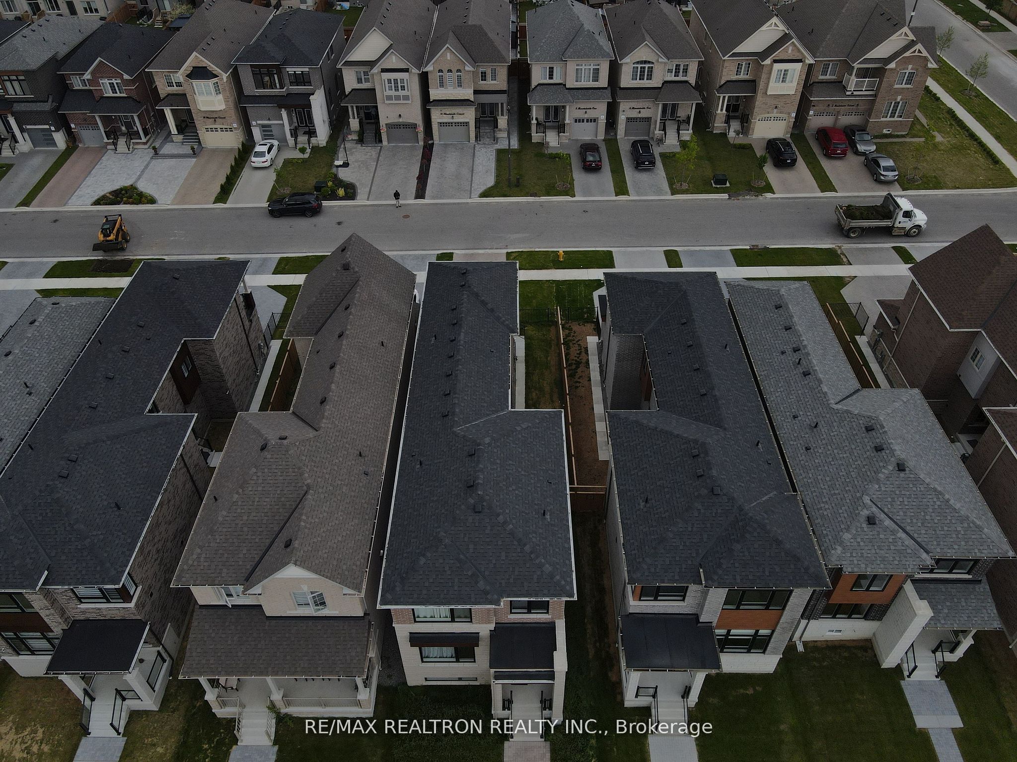 9 Mountainside Crescent, Whitby, ON, L1R 0P5 photo 5