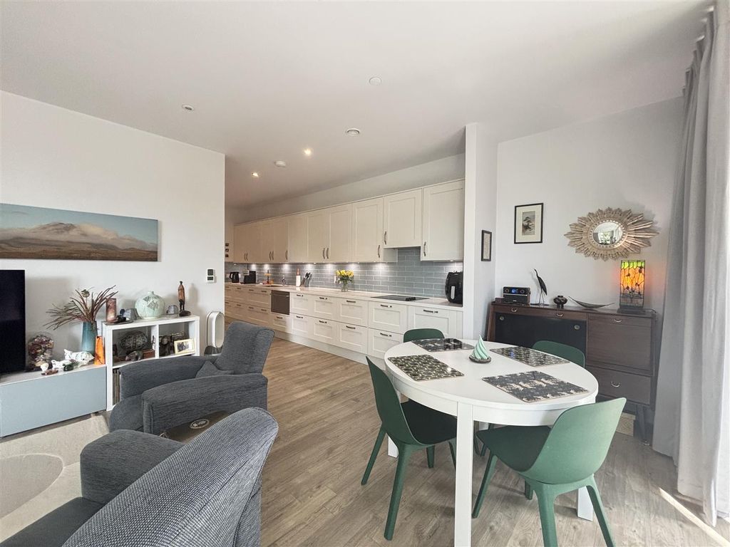 Additional image 20 of 2 bed flat for saleAlderley Road, Wilmslow SK9