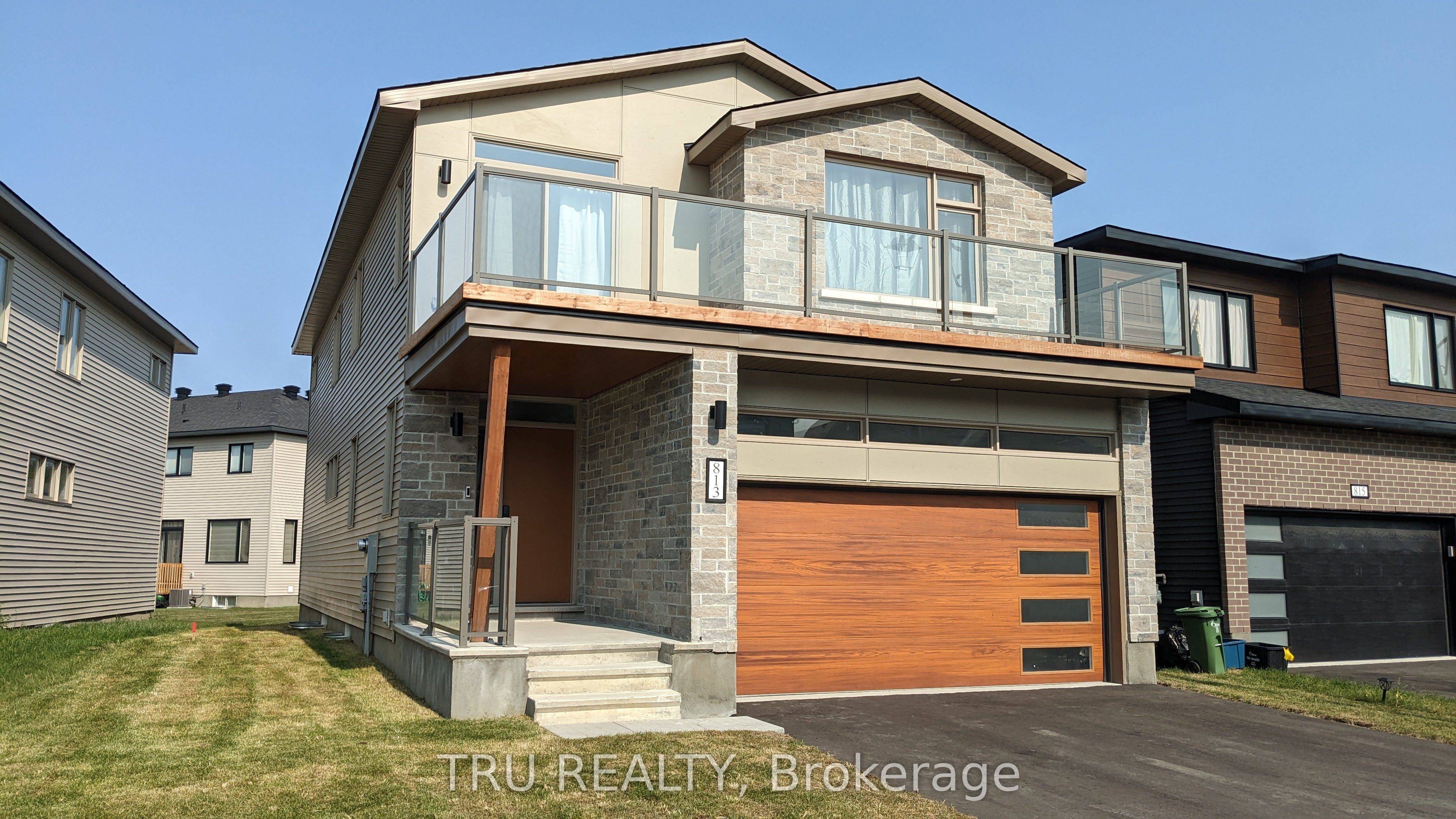 813 Crossgate Street, Ottawa, ON, K2J 7E3