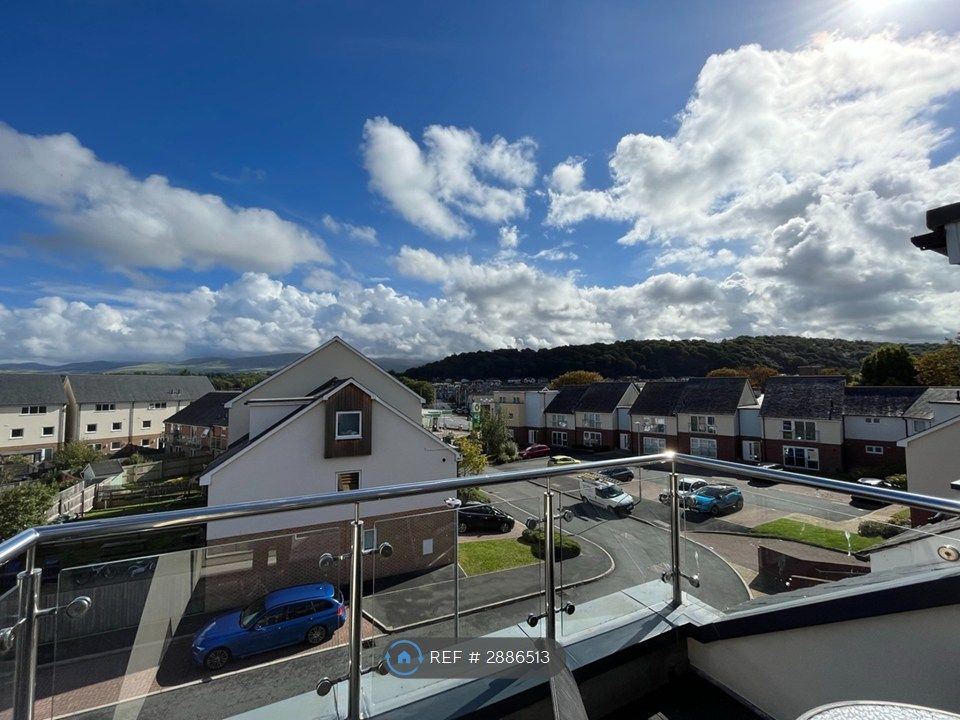2 bed flat to rentY Bae, Bangor LL57 photo 4