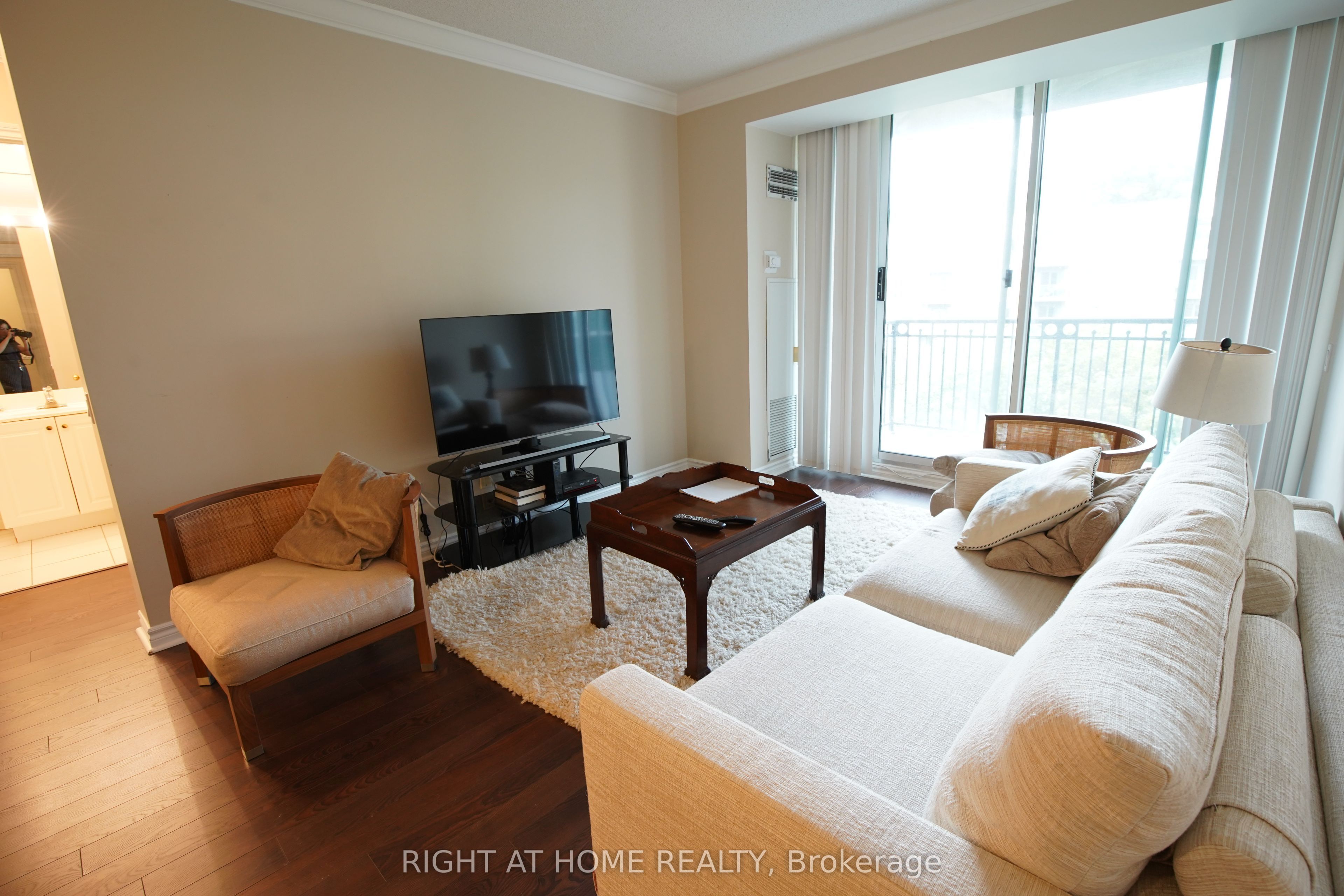 716-18 William Carson Crescent, Toronto, ON, M2P 2G6