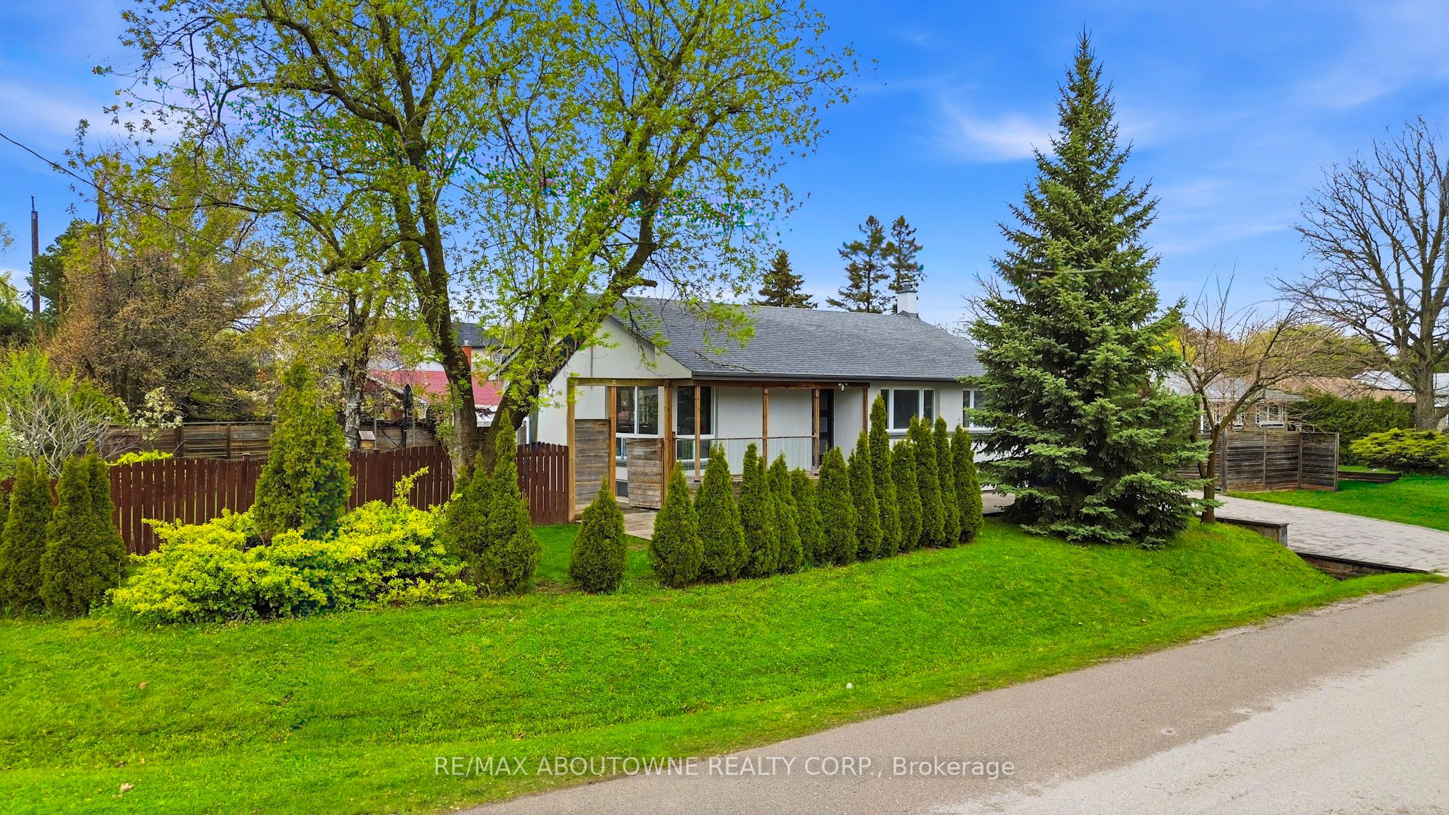 1403 Selkirk Avenue, Oakville, ON, L6L 2V5