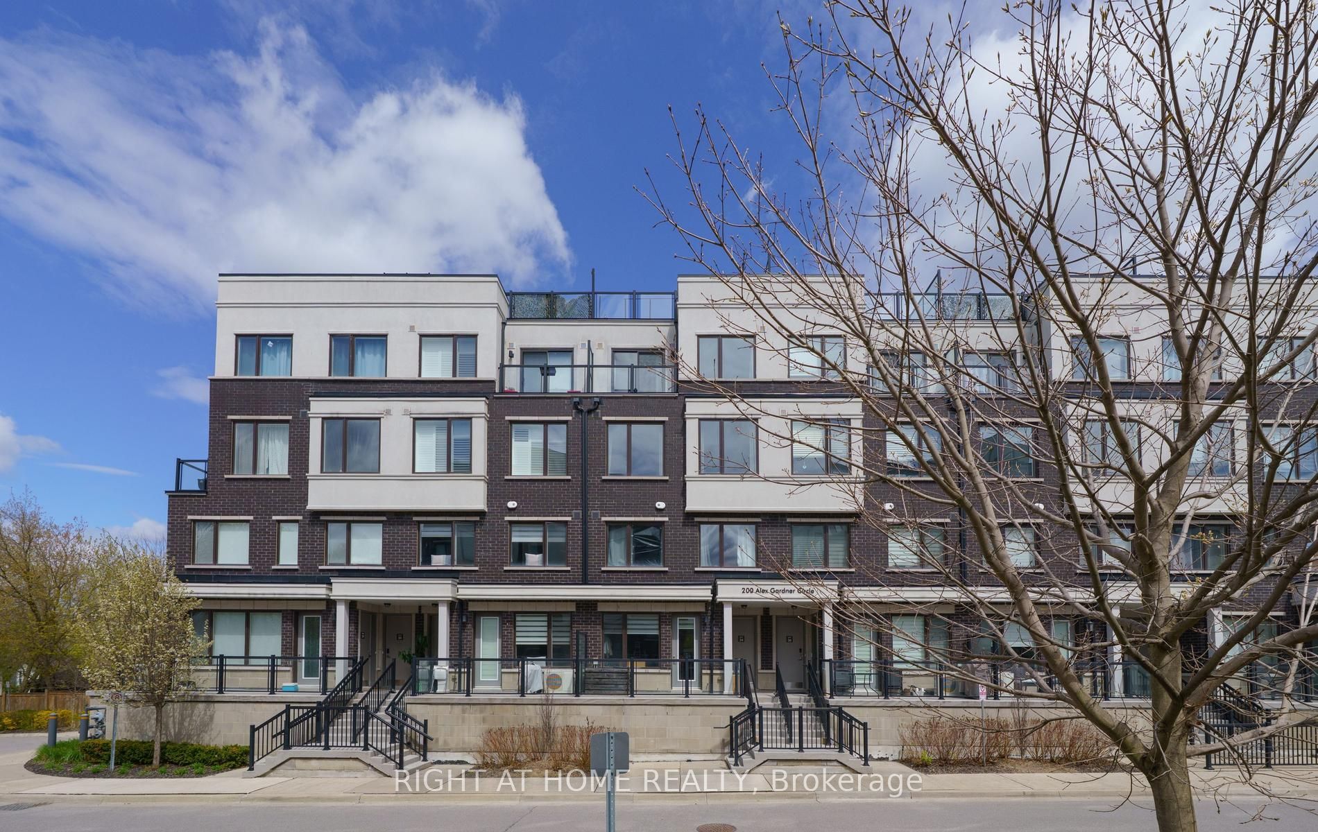 34-200 Alex Gardner Circle, Aurora, ON, L4G 3G5